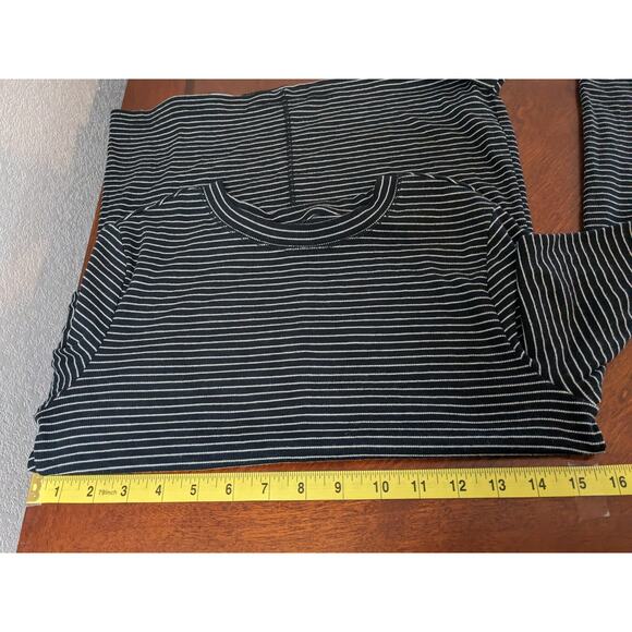 Universal Thread Knit Shirt Small Black Striped Long Sleeve Centre Seam Crewneck - Picture 5 of 8